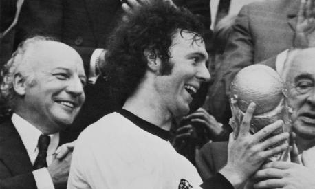 Addio a un mito del calcio, se non il più forte di tutti i tempi : è morto il tedesco Franz Beckenbauer, aveva 78 anni