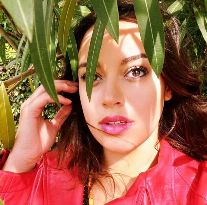 ANCHE ERIKA PERRONE (ROMA CAPITALE) PARTECIPA ALLA SESTA EDIZIONE DEL CONCORSO DI POESIE “DANTEBUS” CON LA SUA PROSA POETICA INTITOLATA “TENDERSI”