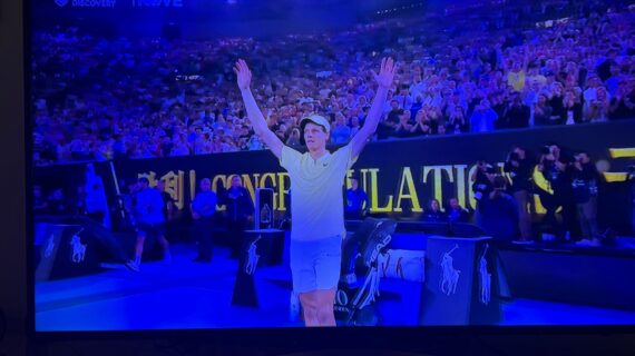 PER SINNER NON C’e’  NE PER NESSUNO. IL CIELO è ANCORA PIU’ AZZURRO SOPRA MELBOURNE. SINNER NELLA STORIA. VINCE PER LA SECONDA VOLTA CONSECUTIVA  L’ OPEN AUSTRIALIAN è SUO !!