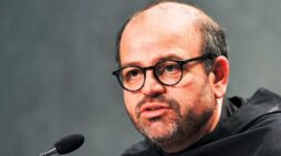 Padre Paolo Benanti: l’intelligenza artificiale sia strumento al servizio dell’uomo e mai il contrario !   
