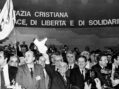 “QUANDO C’ERA LA D.C.”: SI INFITTISCONO SULLE SPIAGGE I DIALOGHI DI INIZIO ESTATE TRA GLI AMICI CON TANTA NOSTALGIA DELLA DEMOCRAZIA CRISTIANA !