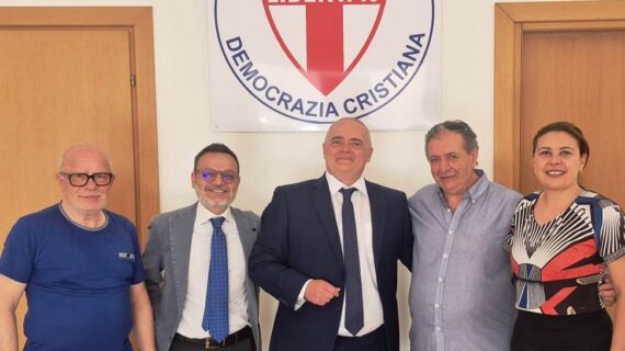 IL DOTT. LUIGI NOCERINO HA FATTO VISITA A BITONTO (BA) ALLO “SPORTELLO DEL CITTADINO” PROPOSTO DALLA DEMOCRAZIA CRISTIANA !