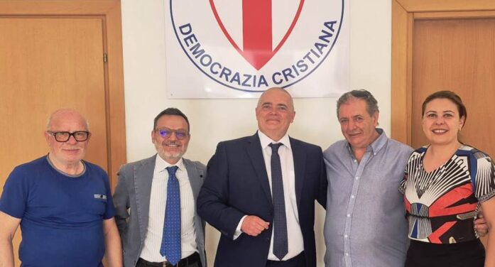 IL DOTT. LUIGI NOCERINO HA FATTO VISITA A BITONTO (BA) ALLO “SPORTELLO DEL CITTADINO” PROPOSTO DALLA DEMOCRAZIA CRISTIANA !