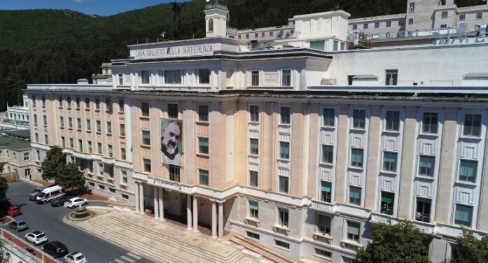 L’INSEGNAMENTO DI SAN PADRE PIO DA PIETRALCINA: LA SOFFERENZA NON E’ SOLTANTO DA CONTEMPLARE MA DA ALLEVIARE ! > * (PRIMA PARTE)